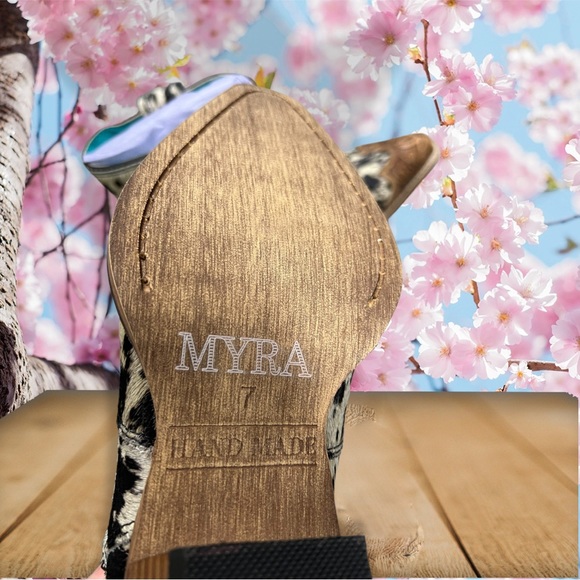 💯Hand Tooled Leather Genuine Cowhide Women Bootie Boot Boho Western Shoe Rodeo - Picture 6 of 16